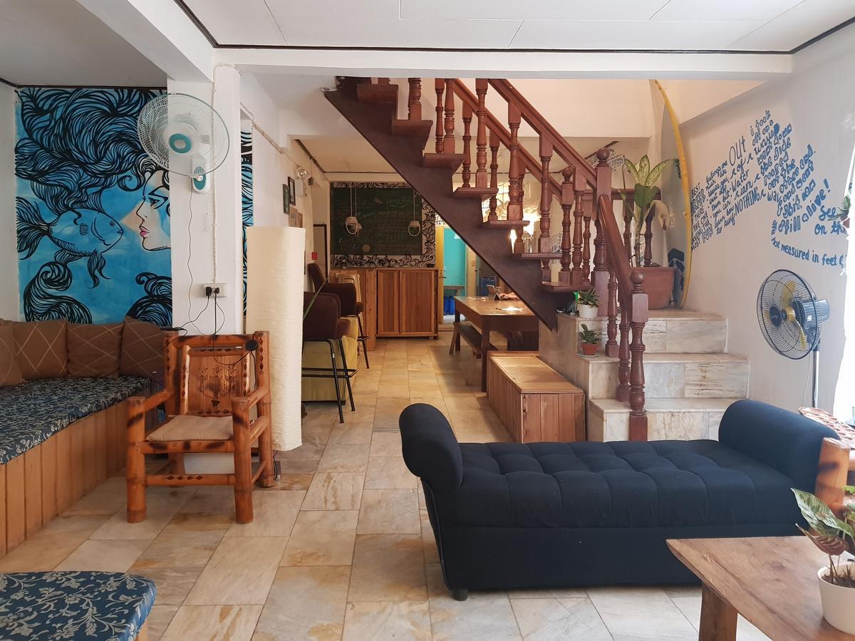 Go Surfari House Hostel Baler Luaran gambar
